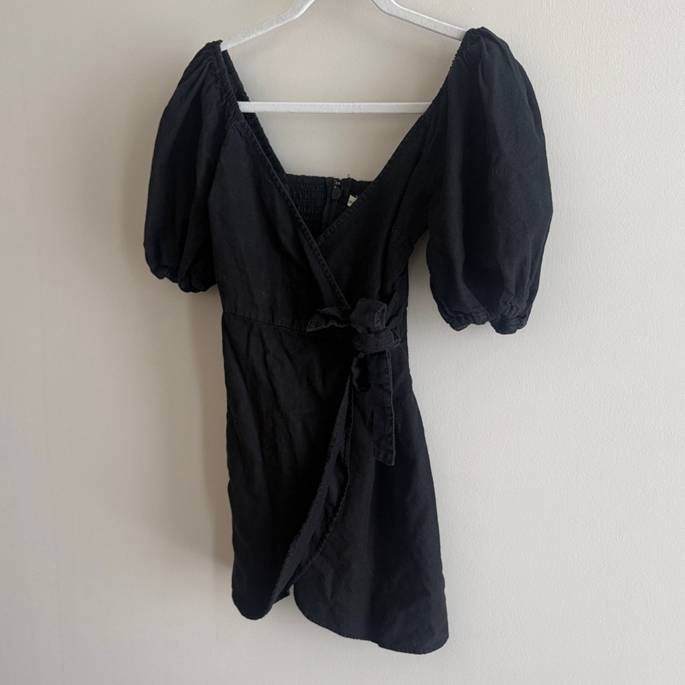 Abercrombie & Fitch Black Tie-Wrap Dress with Puff Sleeves | XXSP